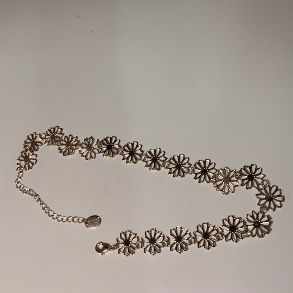 A Rose gold flower design choker - Picture 1 of 1